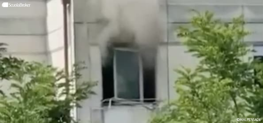 Incendio nei bagni della scuola
