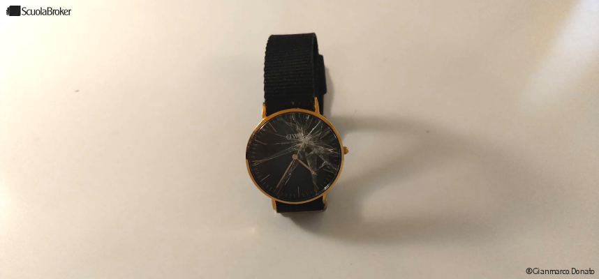 Rottura dell'orologio a scuola