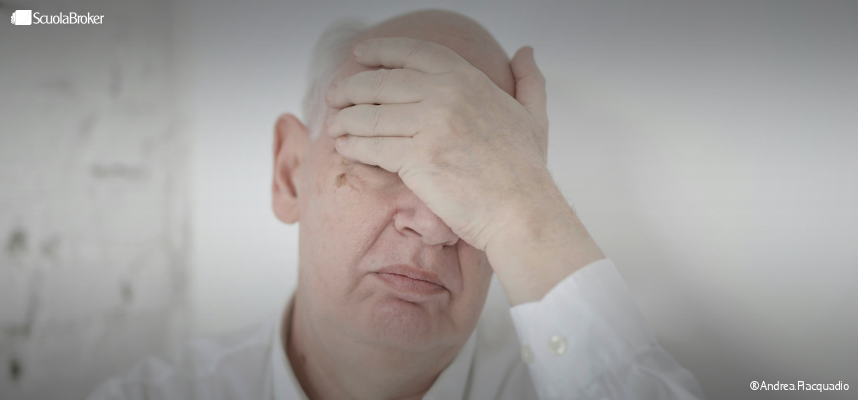 Studente aggredisce il docente con un pugno
