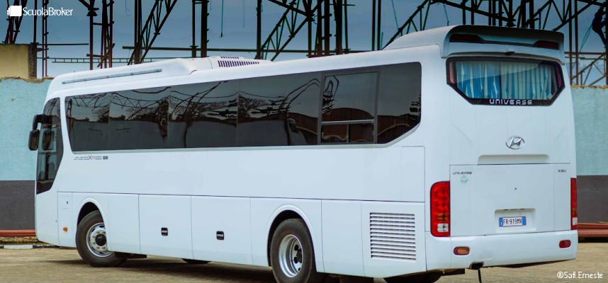 Gita scolastica: pullman vandalizzato